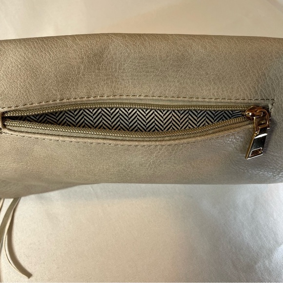 Fold Over Magnetic Handbag Gray  Clutch With Tassle Wristlet And Crossbody Strap - Picture 4 of 10
